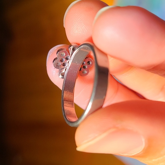 Ring - Picture 2 of 3